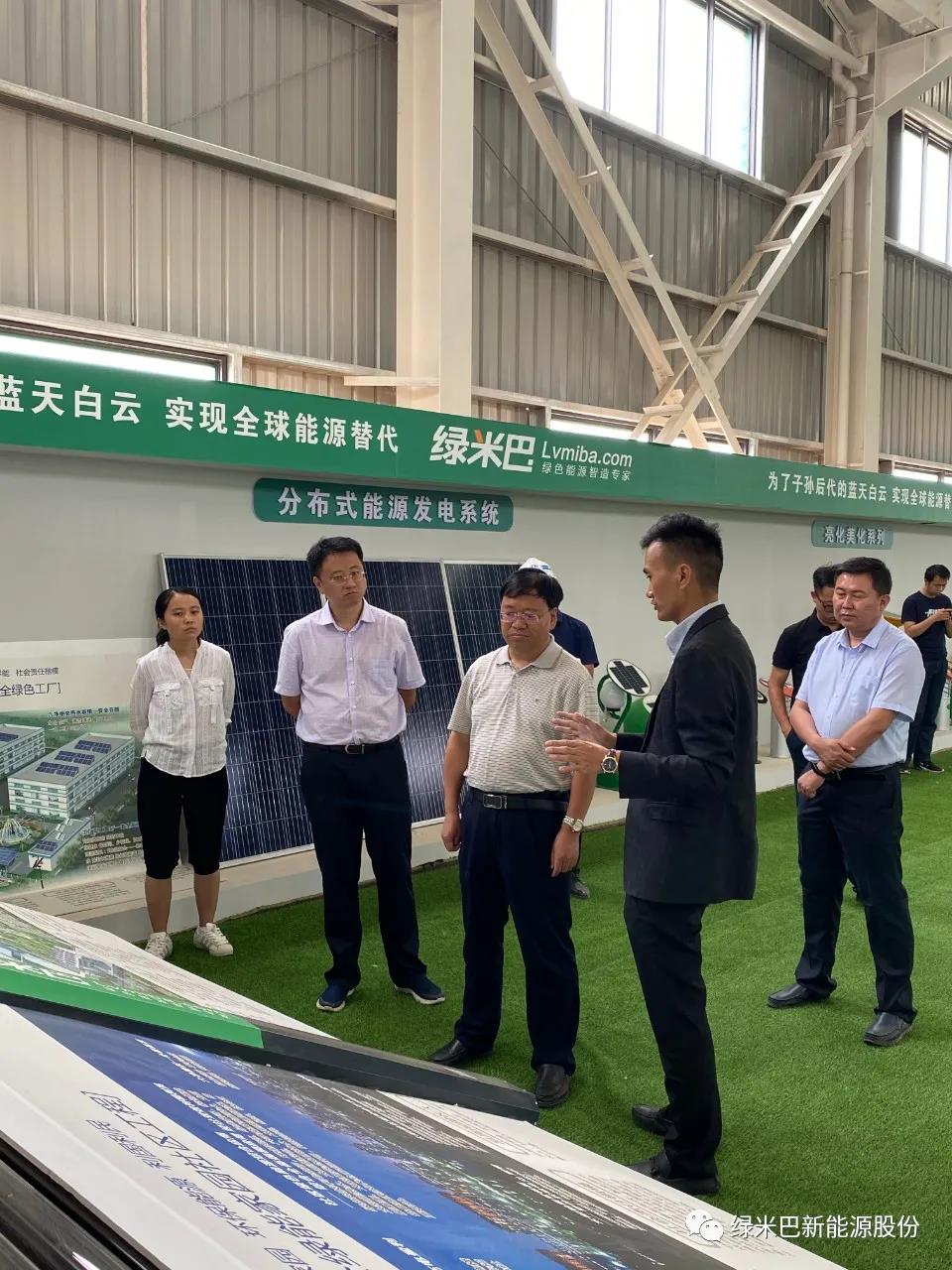 曲靖市委組織部常務(wù)副部長(zhǎng)李建華、麒麟?yún)^(qū)委副書記謝茂華、麒麟?yún)^(qū)委常委、區(qū)委組織部部長(zhǎng)王軍一行蒞臨綠米巴產(chǎn)業(yè)園專題調(diào)研